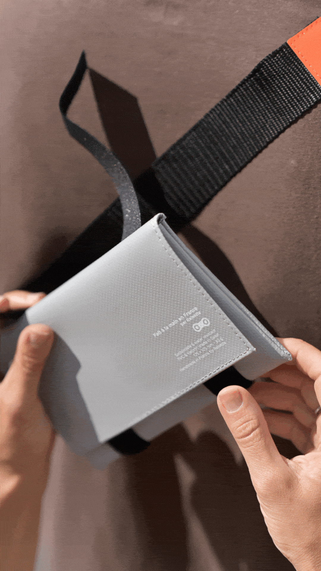 La véloche, la pochette qui s'accroche où tu veux !
